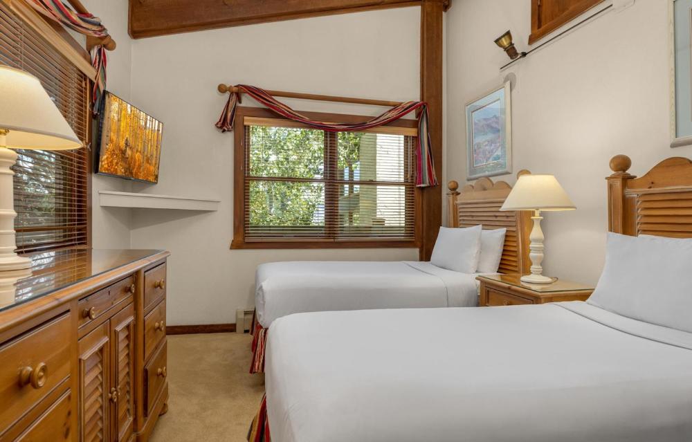 Top of the Village - Leaf 603 interior